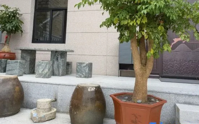 Huali Hotel
