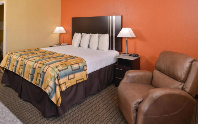 Douglas Inn And Suites