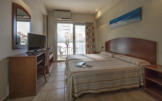 Отель 4R Miramar Calafell