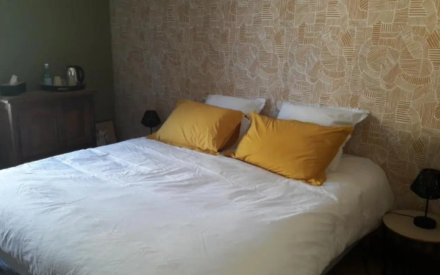 La Demeure D'helice (Adults Only)