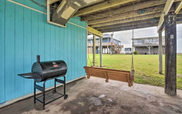 Walk to Ocean: Coastal Surfside Beach Bungalow!