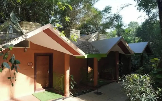 Holiday Courtyard
