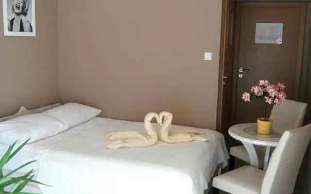 Finezja. Cukiernia i hotelik. Buchajska P.