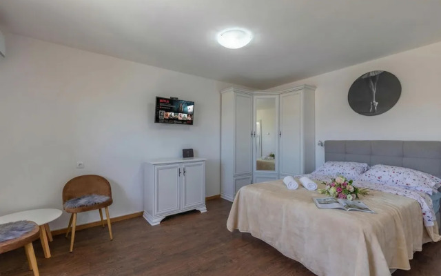 Seafront Apartment Sanja
