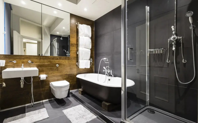 The Berkeley Square Suite