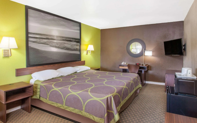 Super 8 by Wyndham Los Angeles/Alhambra