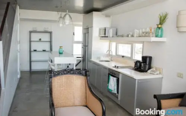 Hollywood Suites & Lofts