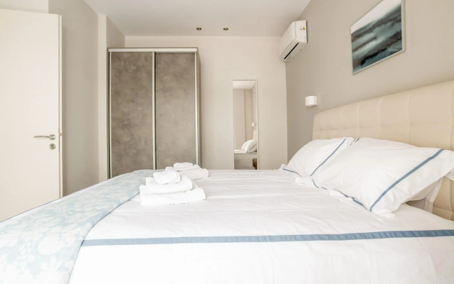 A14 Sunny & chic 2R apartment near Plaka & Parthenon