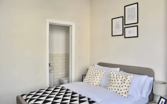 Spacious 4 Bedroom Flat in Central Brighton