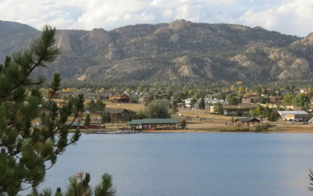 The Lake House - 3 Br Home