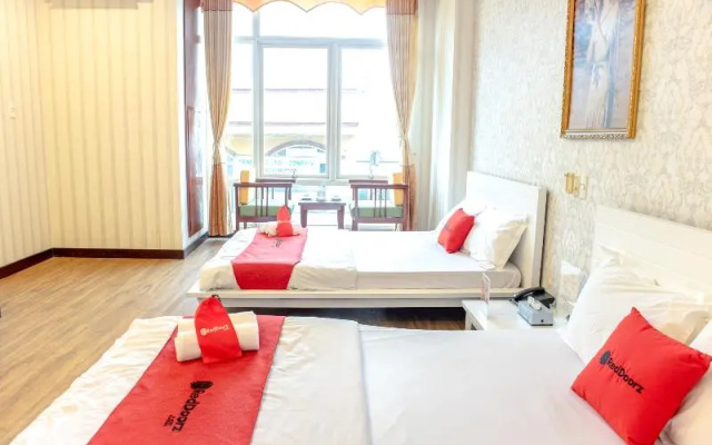 RedDoorz Plus @ Nguyen Thi Thap Street
