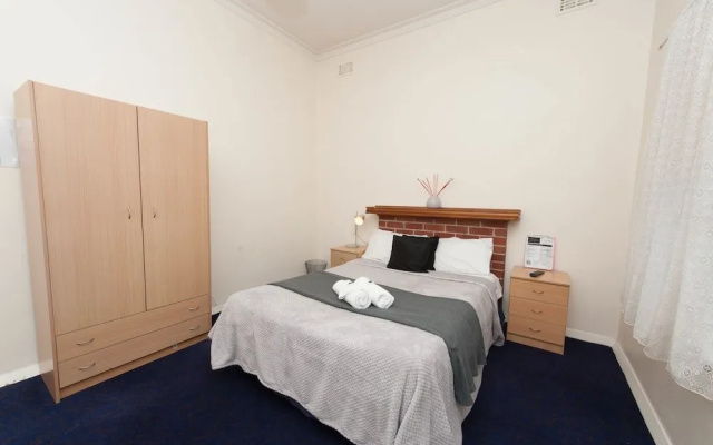 Riverina Hotel