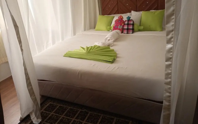 Sunshine Hotel