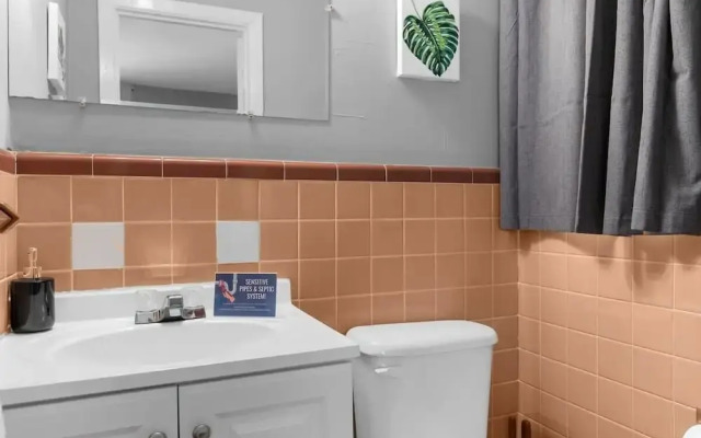 Broadmoor Bungalow - Unit A
