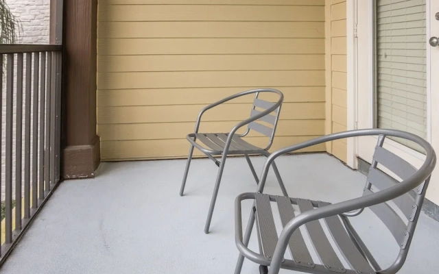 Southside 1 BR Apt with Parking by Frontdesk