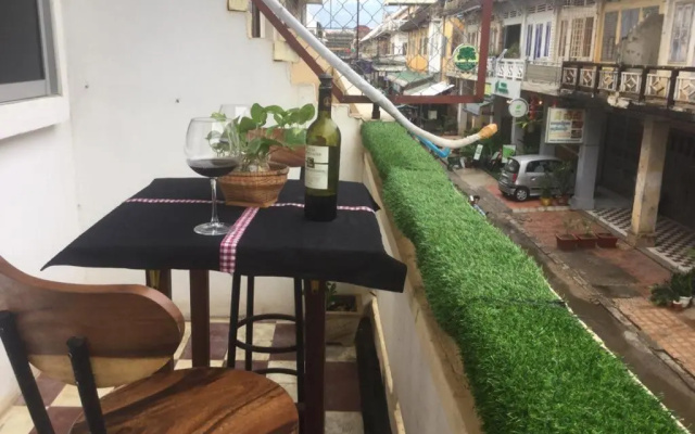 About The World Hostel And Restaurant