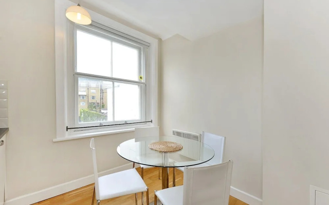 South Kensington Apartment