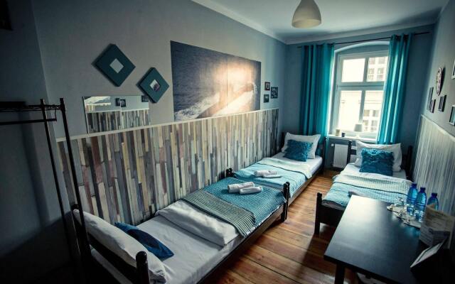 Explorer Hostel вид на фасад
