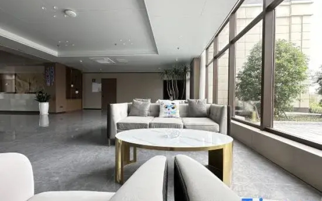 Yangzi Tianyue Hongshan Hotel