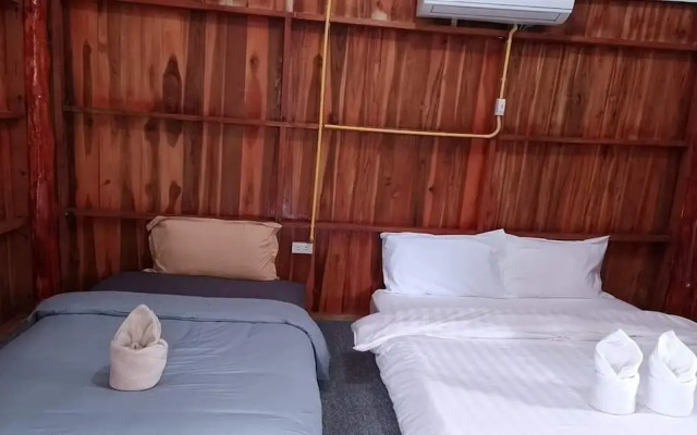 Inthawa Resort (Feuang, Laos)