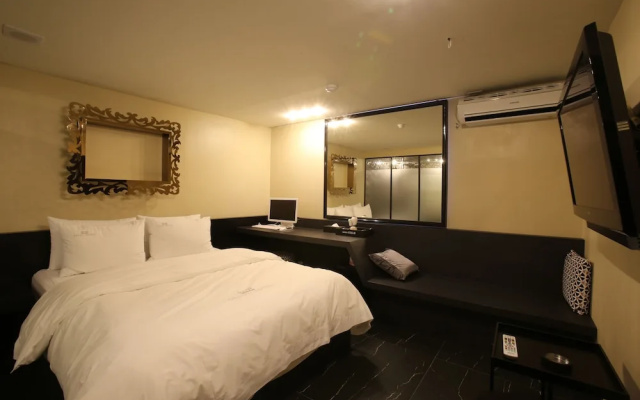 Hotel Cello Guri