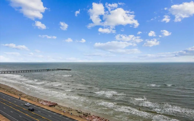 Penthouse Please! by Ryson Vacation Rentals