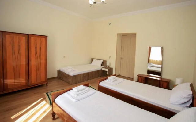 Bucha`s Guest House & Wine Cellar