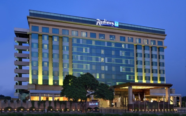Отель Radisson Blu Jaipur вид на фасад