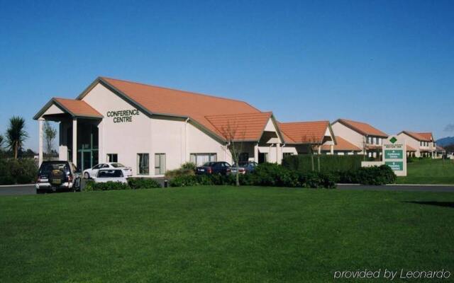 Hamilton Airport Hotel & Conference Centre вид на фасад