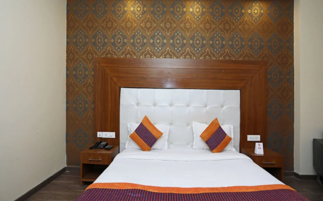 OYO 9532 Hotel Q-Cent