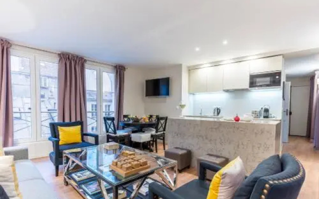 Families And Friends - Center - 110 Sqm