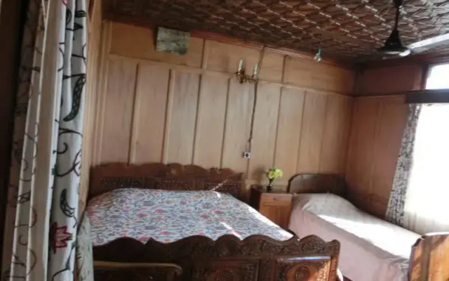 Houseboat Rajas Palace