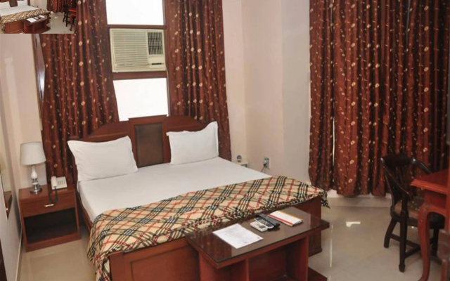 Kashish Residency & Banquet