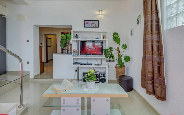 Modern Apartment in Arbanija with Hot Tub