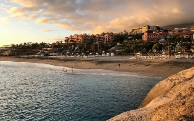 Apartment Tenerife Near Sea & Pool