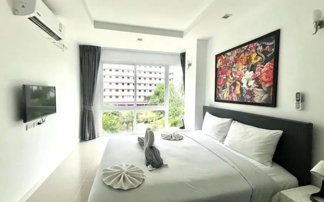 6-30 - 1 Bdr Condo With Balcony and Shared Pool