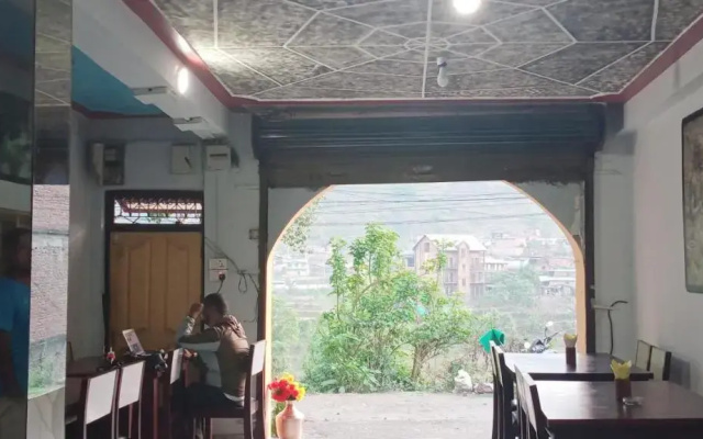 Unique Hotel And Lodge