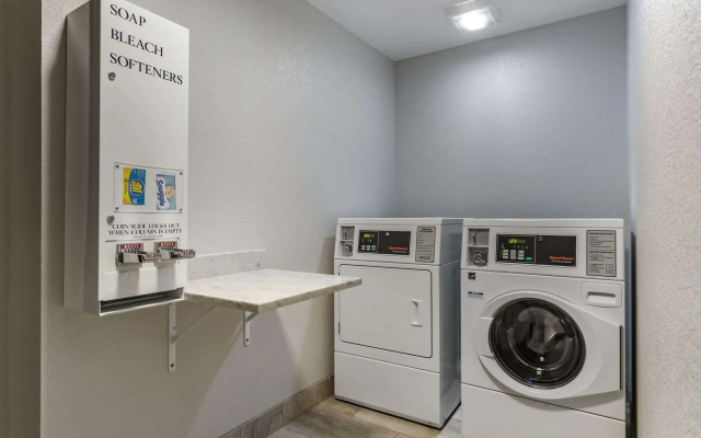 Comfort Inn & Suites Tualatin - Lake Oswego South
