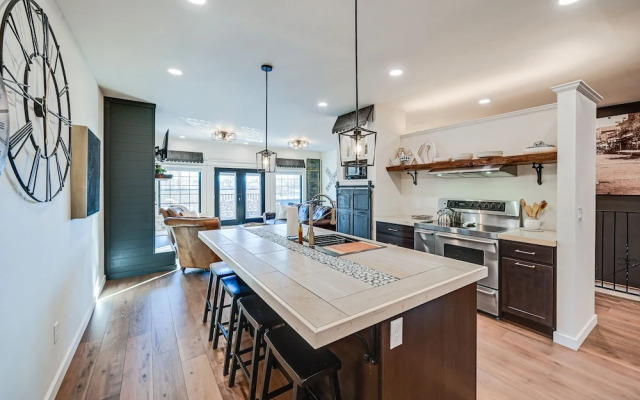 Stellar Craig Apartment - Walk to Restaurants!