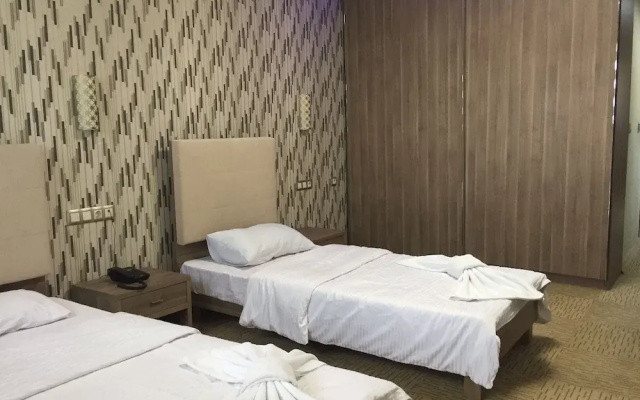 Bahas Hotel