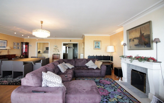 Apartment in Het Zoute Near Zeedijk Promenade