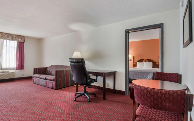 Econo Lodge Inn & Suites Chambersburg Central