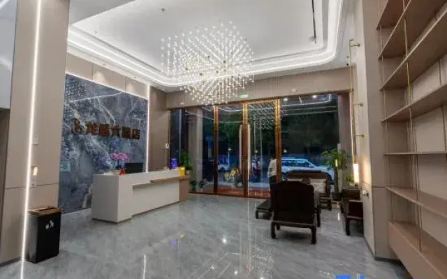Longsheng Grand Hotel (Fangchenggang High-Speed Rail North Station)