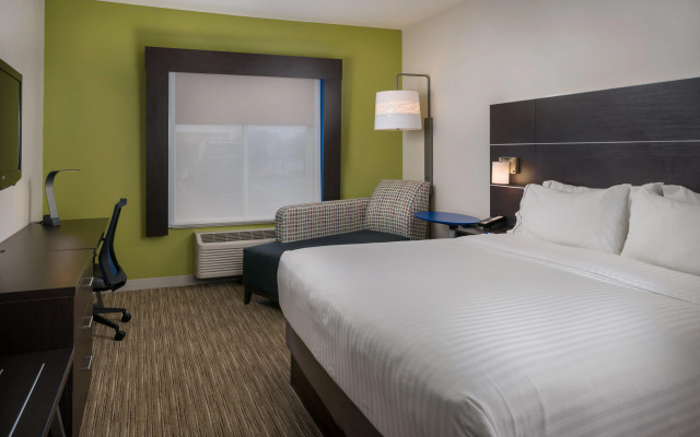 Holiday Inn Express & Suites Lawrence by IHG