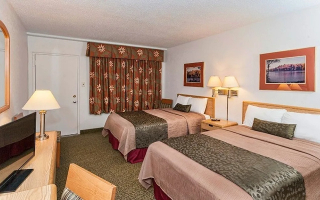 Voyageur Lakewalk Inn