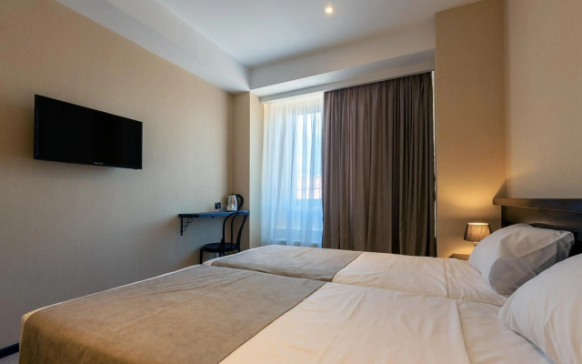 Solomon Hotel