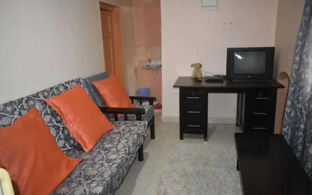 A peaceful and lovely 1 bedroom vacation Dina's little home