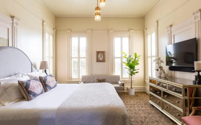 Pinc Lady Mansion