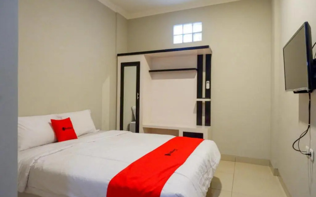 RedDoorz Plus near Jogja City Mall 5