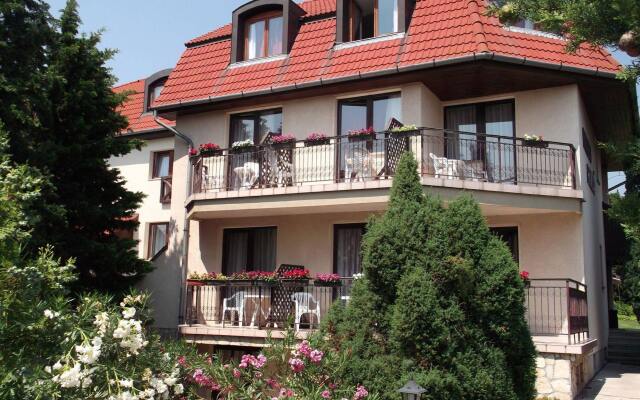 Helios Hotel Pension вид на фасад